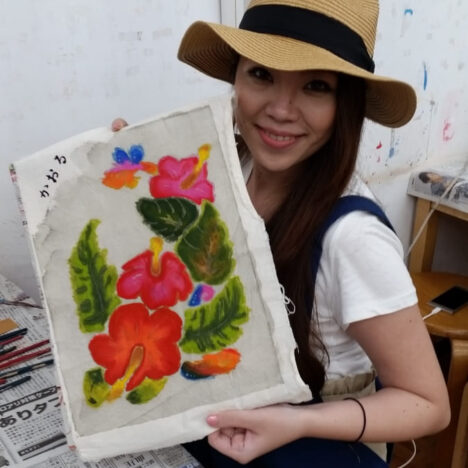 紅型体験をした女性