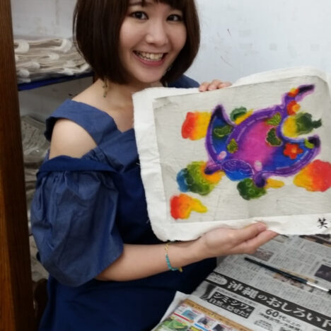 紅型体験をした女性