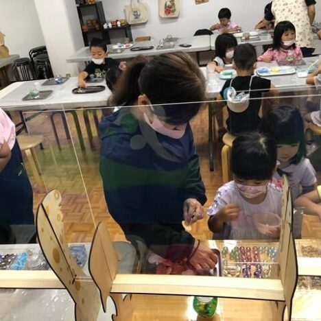 美ら海キャンドル体験をする保育園の子供たち