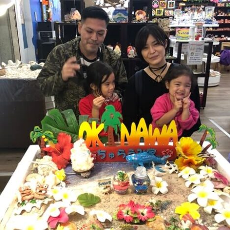 美ら海キャンドル作り体験をした家族