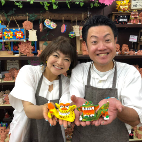 シーサ―絵付け体験をした夫婦