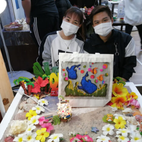 紅型体験とランプ作りのカップル