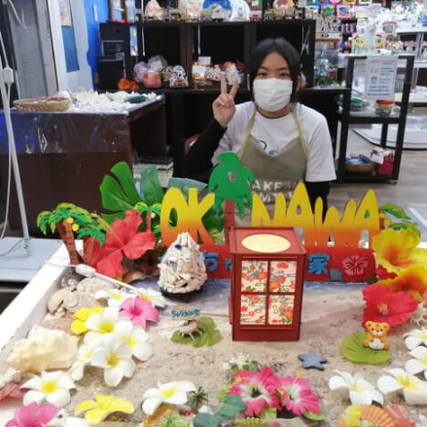 和紙ランプを作った女の子