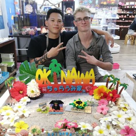 手作り体験をしたお客さんと作品